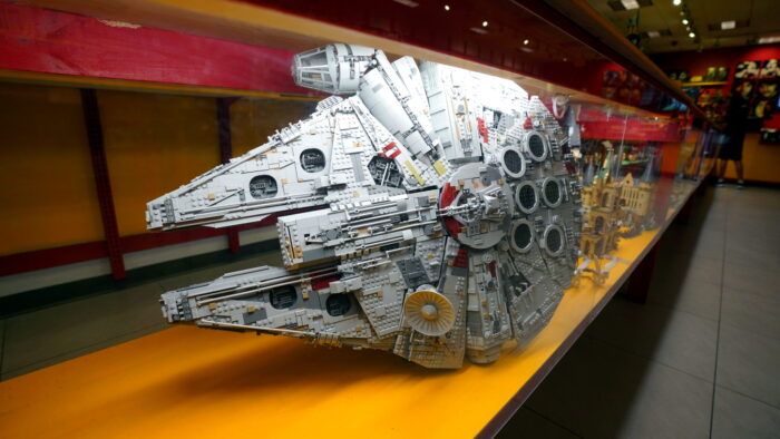 Millennium Falcon 75192