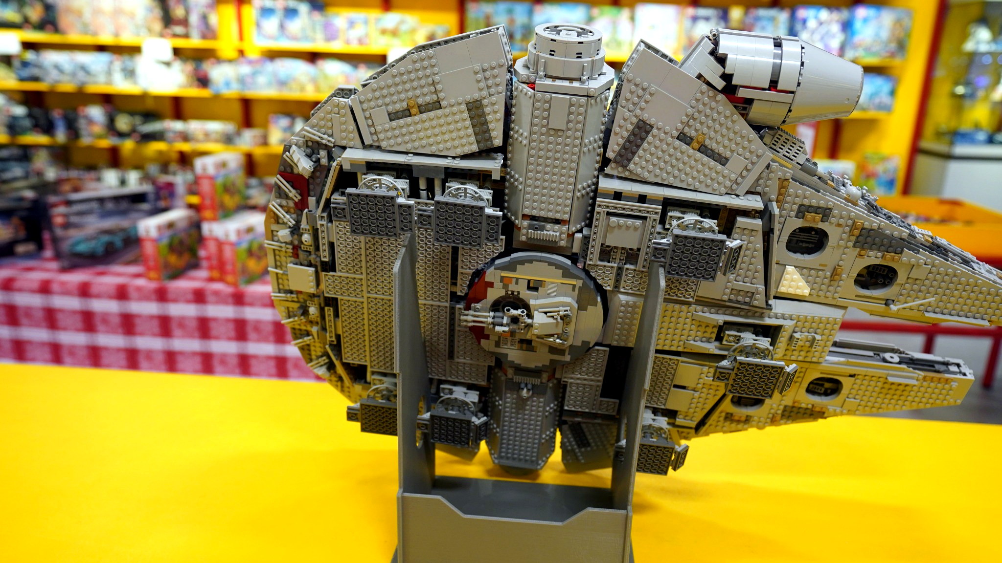 Millennium Falcon 75192 - Image 2